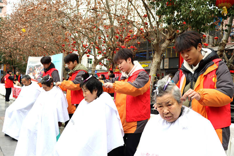 2025影像盤點 | 追逐光影 留住鄉愁——攝影師 李詩素