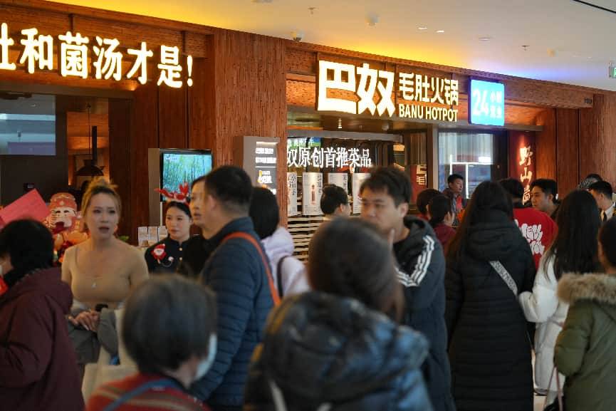 跨年掀起節日消費熱潮，火鍋、精釀熱度飆升