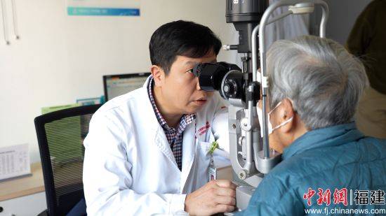 福建眼科專家以精準診療築牢糖網患者“光明防線”