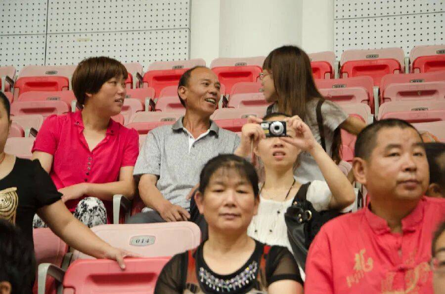 “替英雄同學盡孝”，大學生們堅持了15年