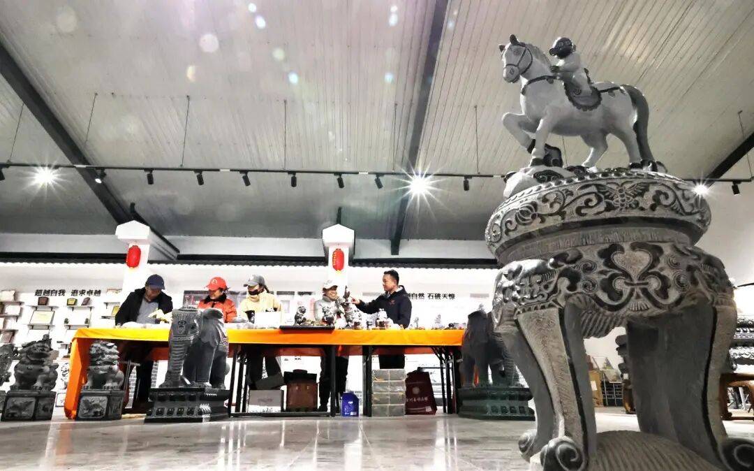 馬年臨近，生肖“石雕馬”雕刻受歡迎