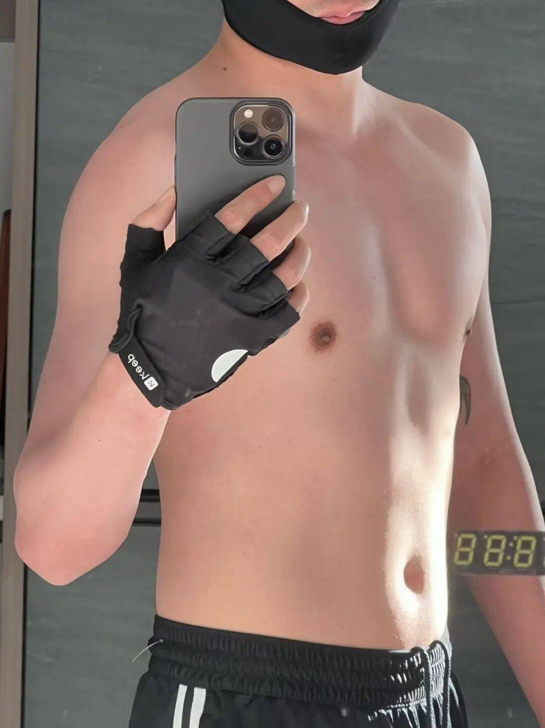 鶴崗「房產一哥」，轉行擦邊背後