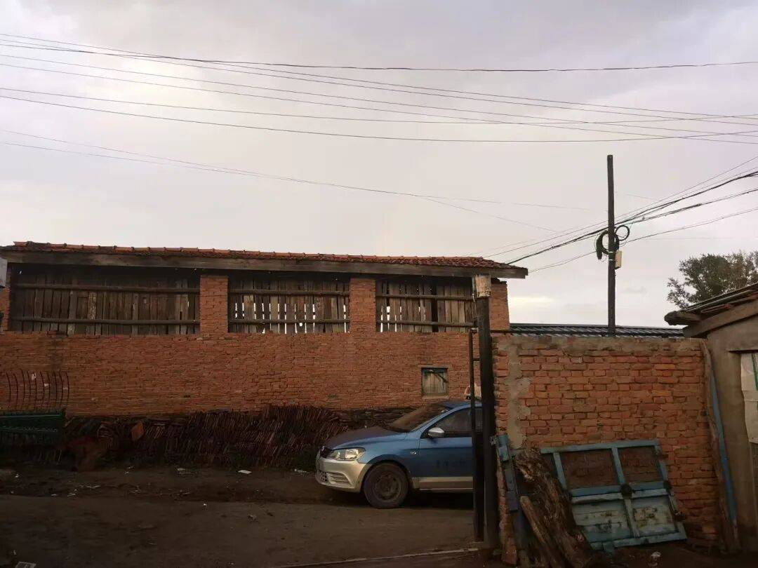 鶴崗「房產一哥」，轉行擦邊背後