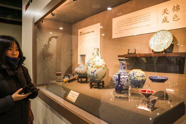 邂逅千年色彩和濃郁書香，中國傳統色彩展驚豔亮相16號線國家圖書館站