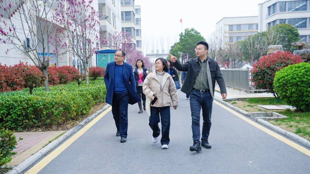 教育部中學校長培訓中心專家團隊蒞臨南陽市第六完全學校調研指導