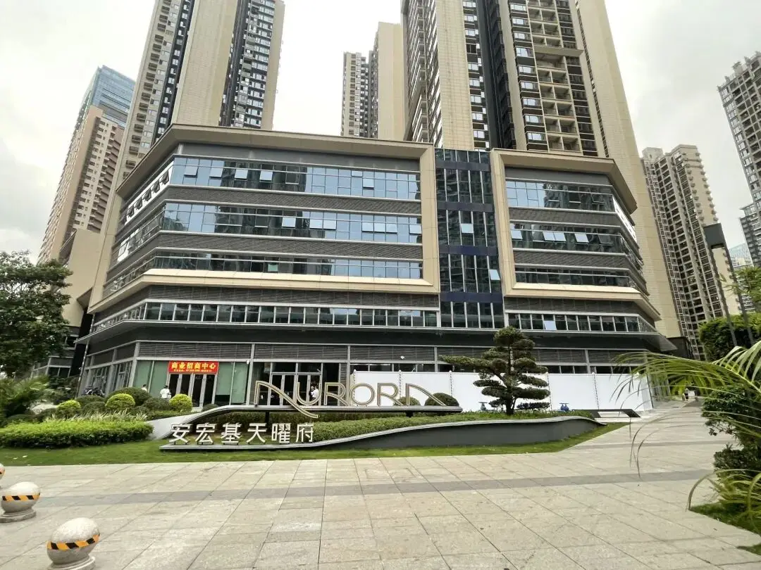 龍華一小區底商裝修改造引質疑，各方回應→