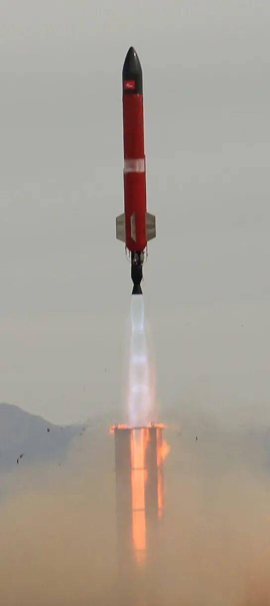 95後小夥被炸傷仍堅持“手搓”火箭，曾放棄保送重點大學