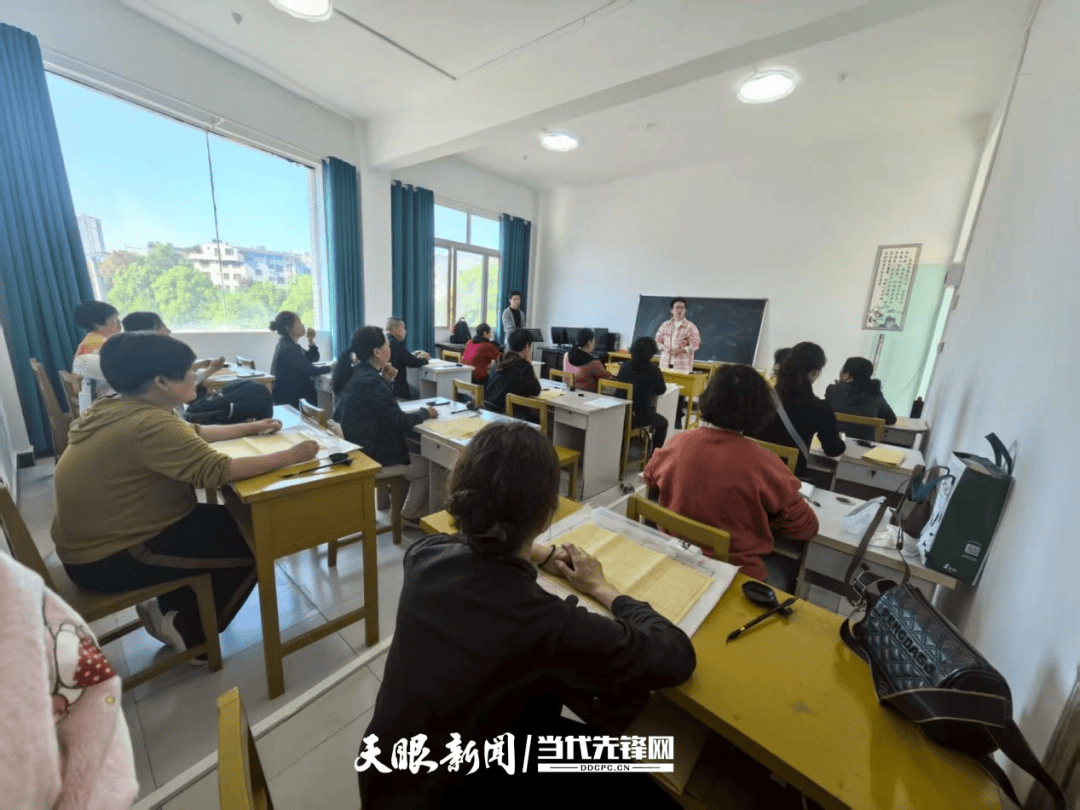 修文縣老年大學書法班開班