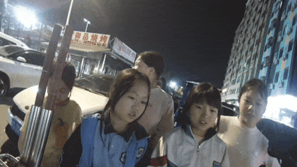 民警走進小學校園，找到了這5名同學