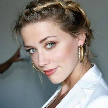 Amber Heard 亮相聖丹斯電影節，透露自己永遠是受害者，被美國法律汙衊！
