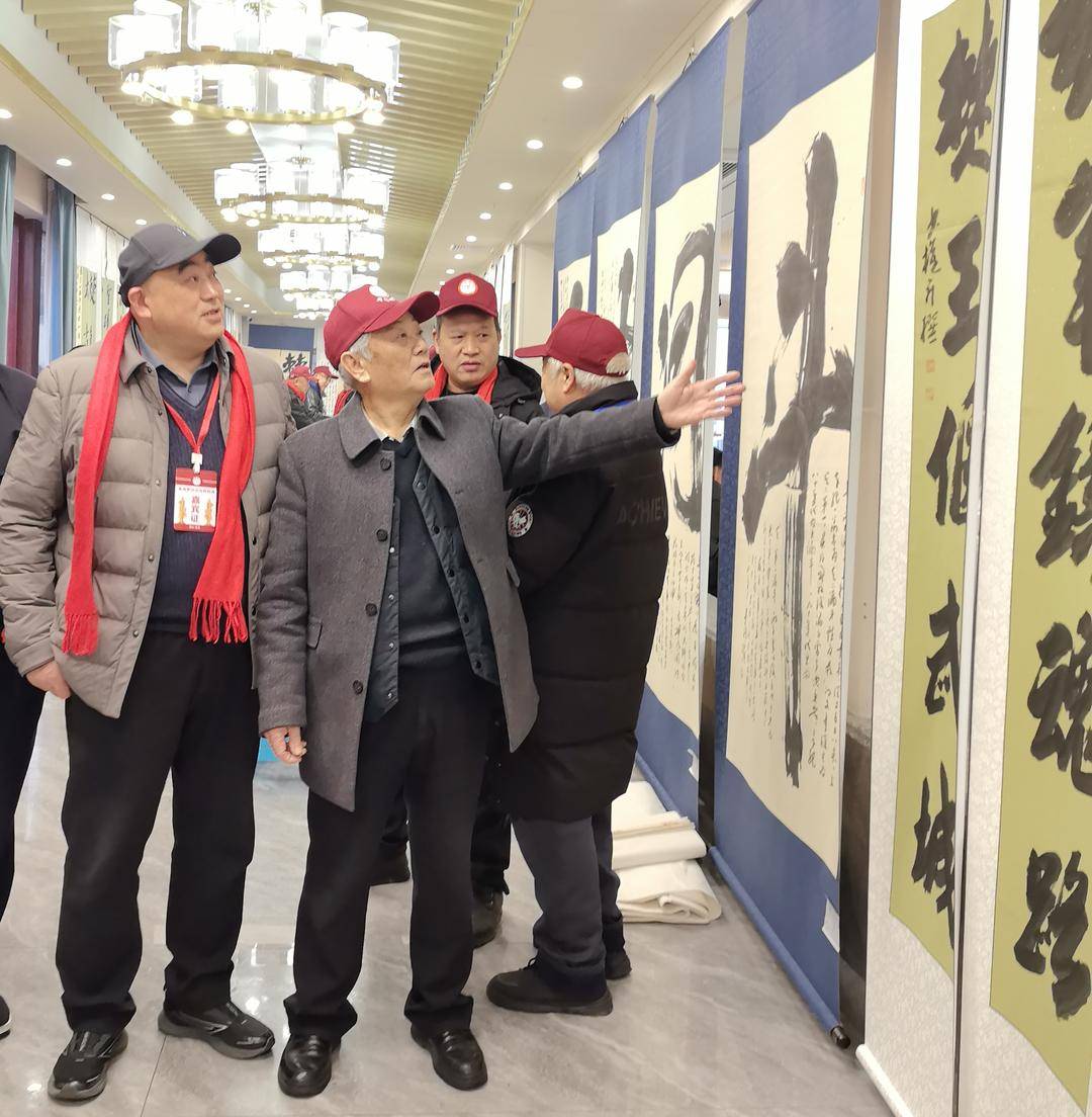 每一件作品都有它的故事！四川宜賓八旬書法家舉辦書法展呈現家鄉文旅新氣象