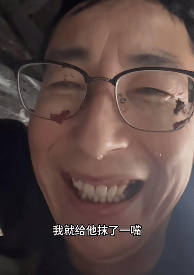 原創離春節還剩21天，廣東8歲女孩闖大禍，拆快遞氣哭，網友卻笑出淚