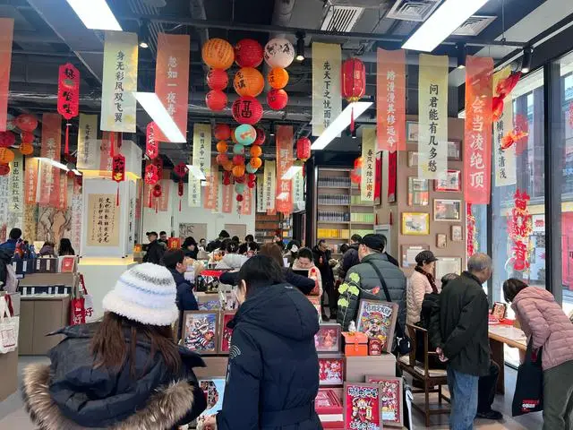 去圖書館、書店、廟會、市集“閱啟新春”，北京年味書香濃