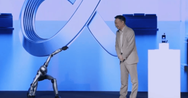 榮耀首款人形機器人亮相MWC 現場完成舞蹈及後空翻