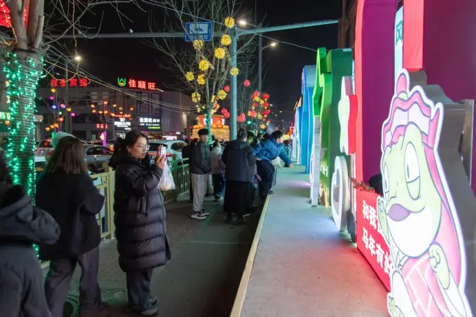 山西雲岡區：花燈映街巷 美食醉人心
