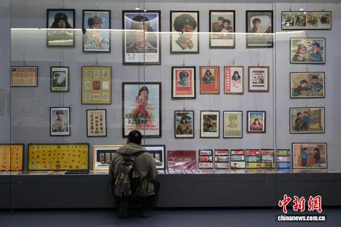 學雷鋒紀念日：約3000件雷鋒主題收藏亮相內蒙古美術館