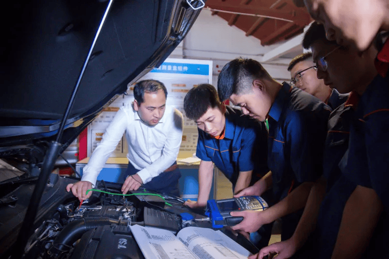 原創兩會釋放一個關鍵資訊：職業教育正從“教育問題”，變成“就業問題”