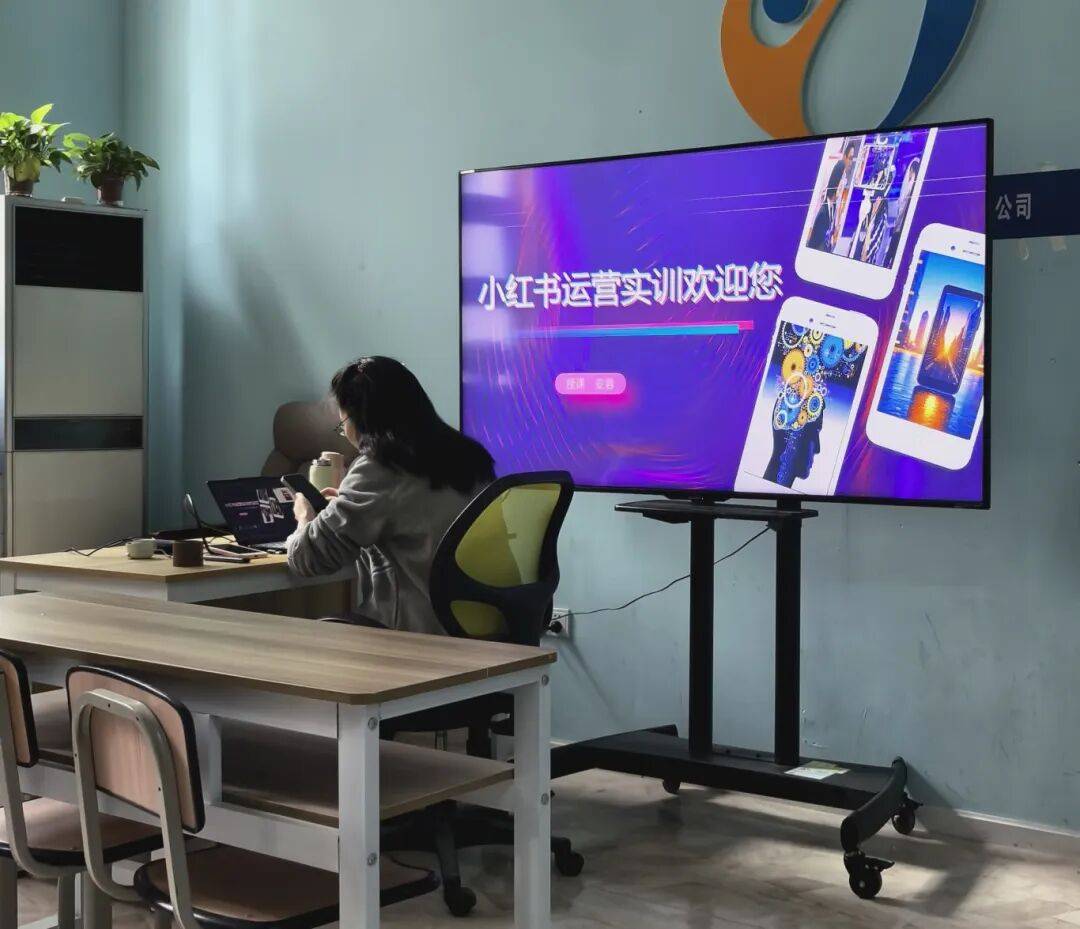 成都夜校即將開班，3月多區課程上新！舞蹈、配音、攝影、瑜伽、咖啡、化妝、羽毛球、八段錦…