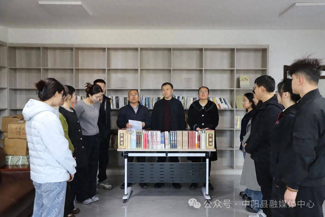 書香潤鄉鎮 閱讀促振興——中陽縣總工會向枝柯鎮捐贈圖書