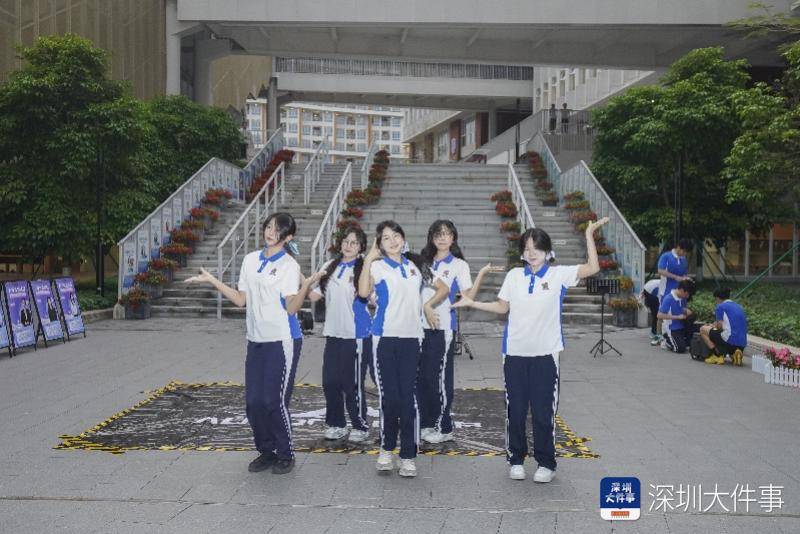 廣場秒變青春舞池！深圳這所高中舞蹈社“比舞招新”