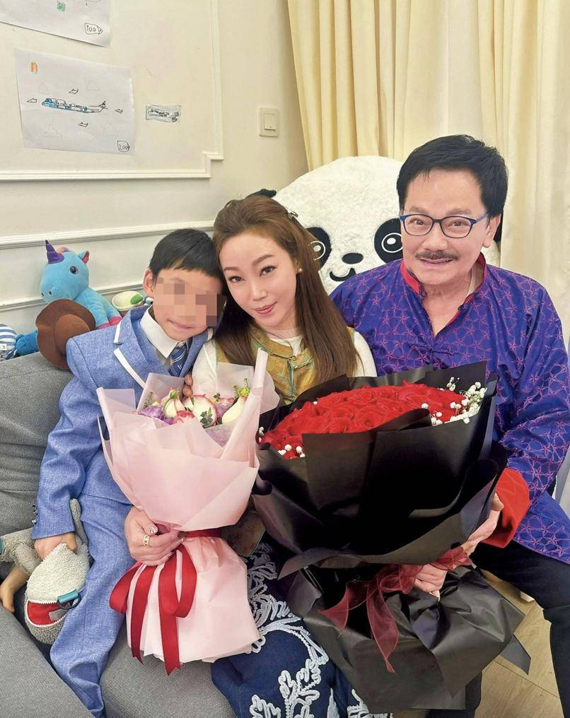 原創76歲黃玉郎自曝在辦離婚，坦誠欠債3000萬，已安排小37歲妻子搬家