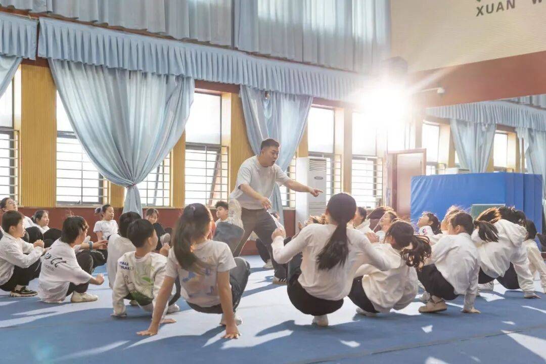 鄭州版“放牛班的春天”：一群小學生用舞蹈微電影治癒全網