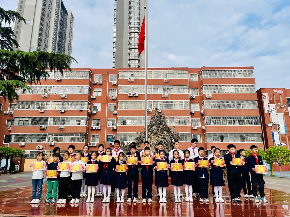 二七區祥雲路小學：榜樣引領風尚 雷鋒精神閃光