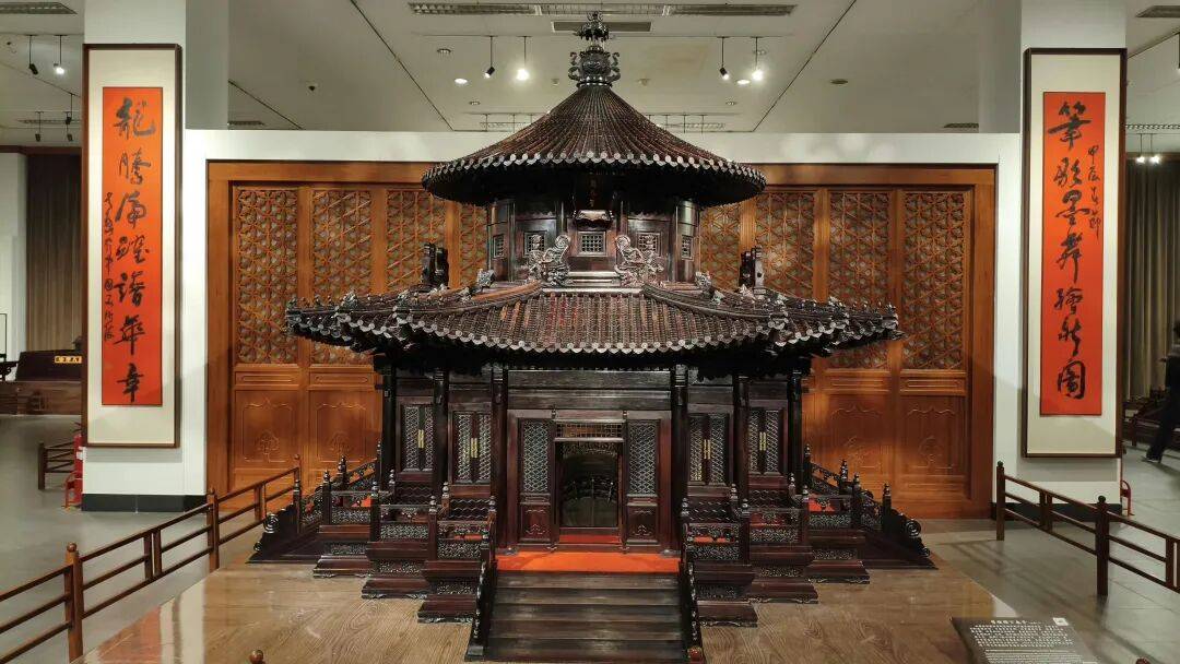 原創陳麗華頂奢收藏，從鴿血紅到天價帝王綠手鐲，都比不上她看家之寶