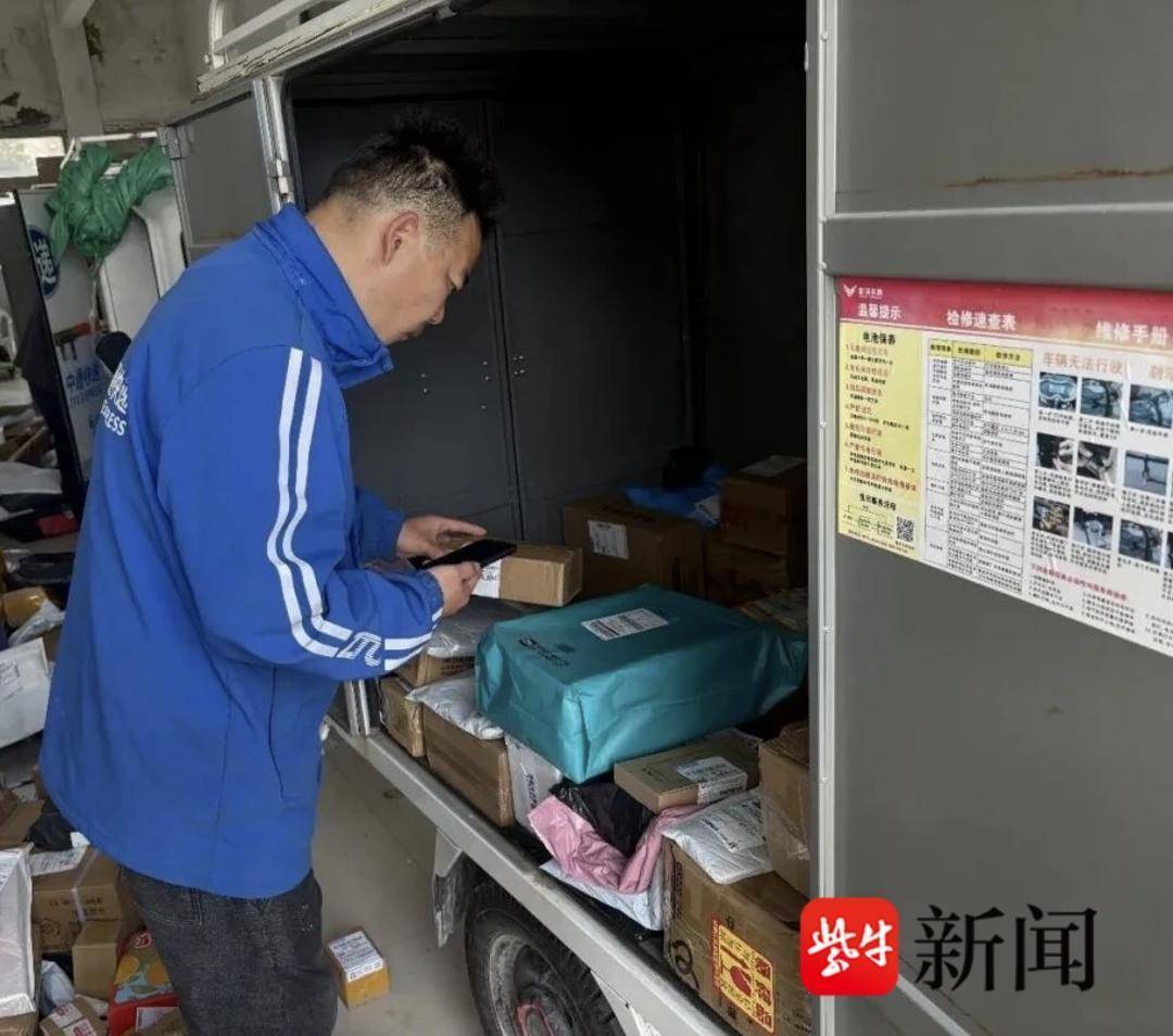 快遞小哥勇救落水82歲老人，堅決拒收家屬財物感謝