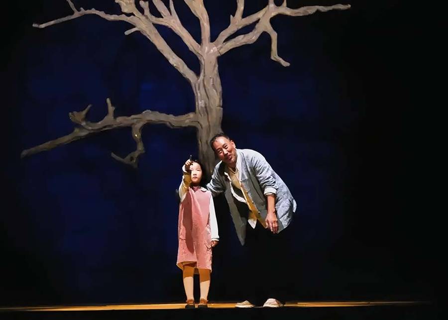 夜讀｜吳京安：老樹繁花，戲劇“少年”還在