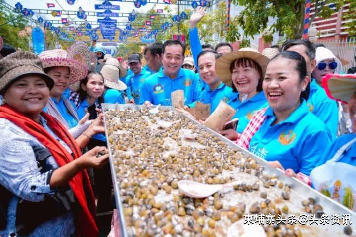 柬埔寨旅遊部長現身磅湛宋干節！5噸河蜆活動吸引眾人圍觀