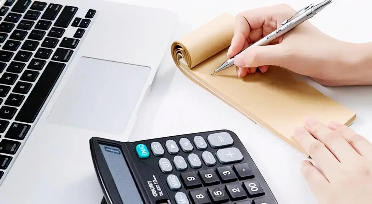 原創2017年，安徽一女會計貪汙1158萬，給男主播刷百萬鑽石