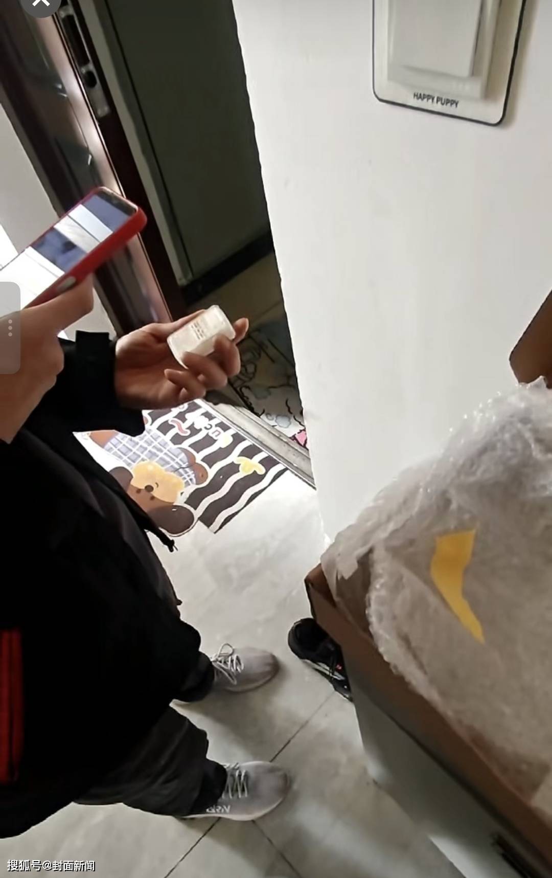 快遞員失手摔了2萬餘元藍寶石 快遞公司：全額賠付，已打款｜雲投訴