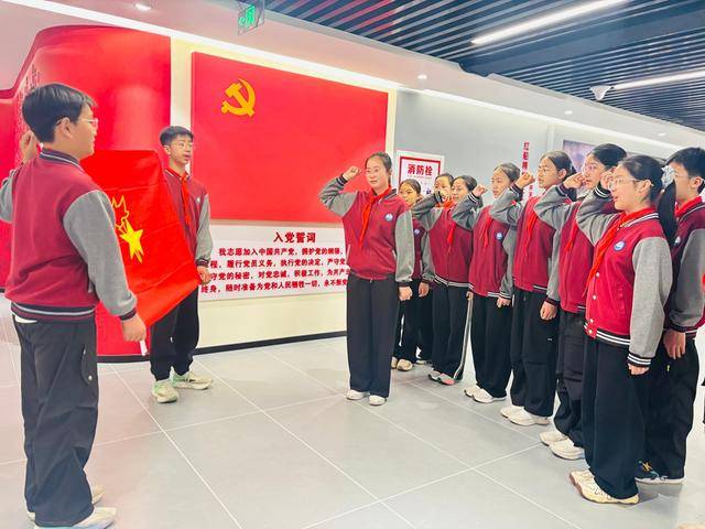 二七區嵩山路學校小學部沉浸式研學感悟黨史風華與家鄉鉅變