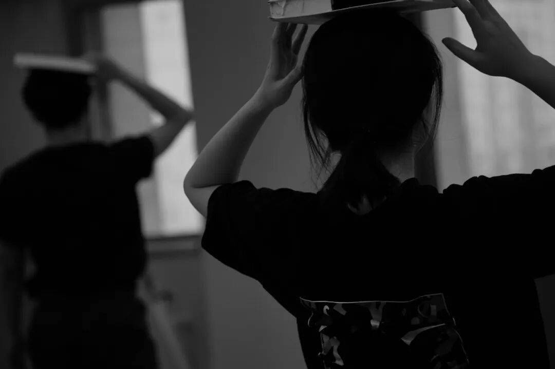 肢體戲劇《變形計》|或許，最強的反抗，是終於停止表演。