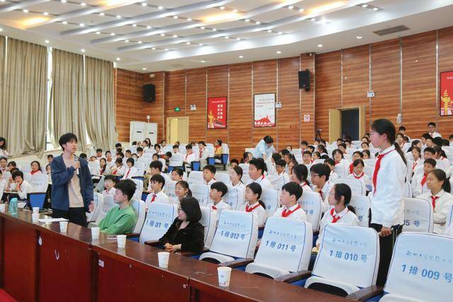 鄭州大學實驗小學邀優秀學子返校“傳經送寶”