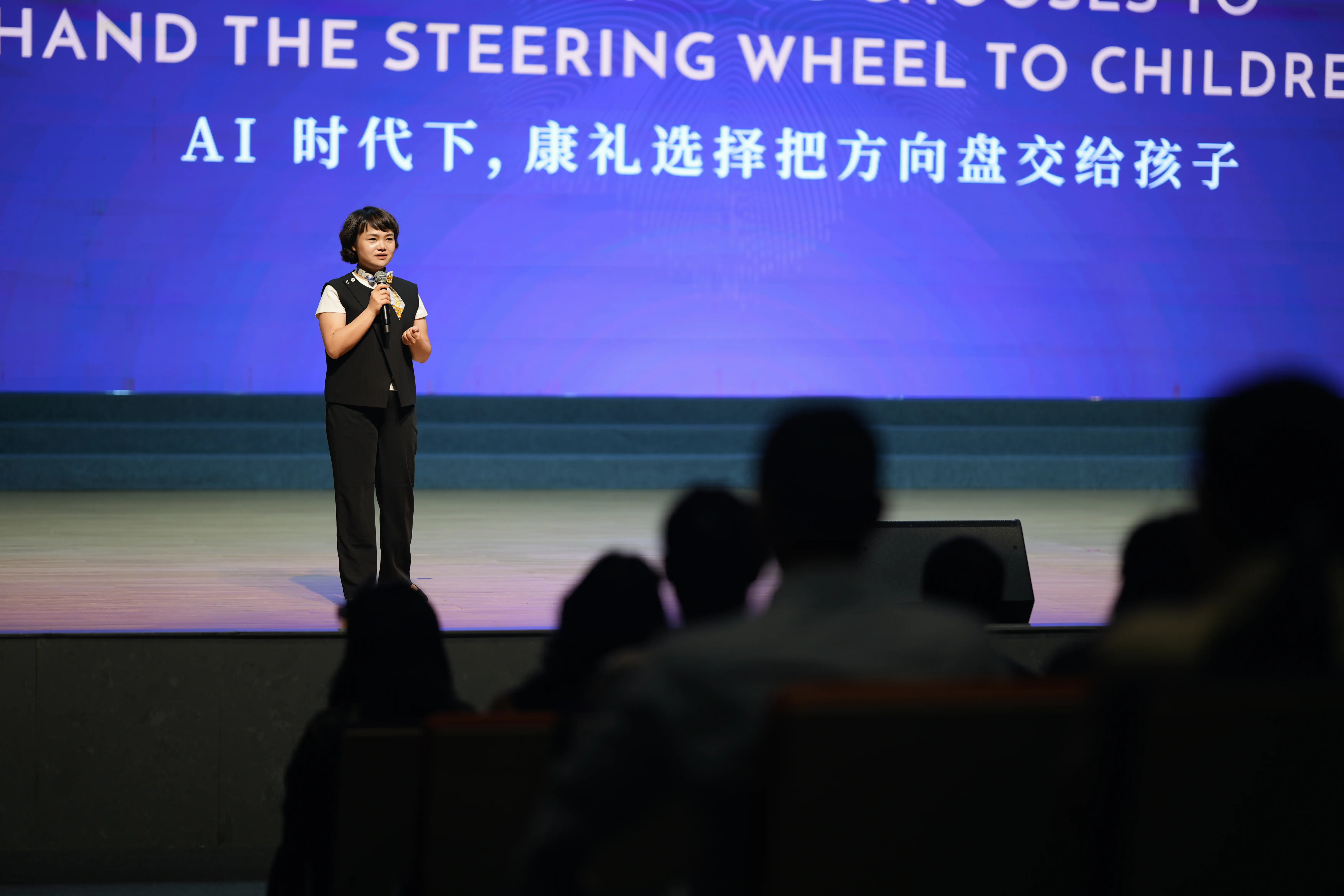 教育的“智”變：在AI浪潮中，重燃“人”的教育火炬