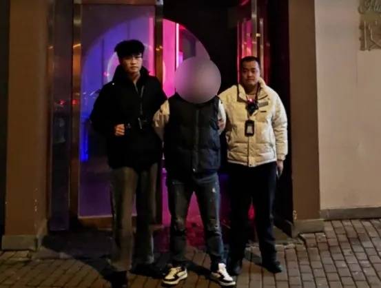 作案時“全副武裝”，作案後“快速變裝”，男子連換三套“皮膚”入室盜竊