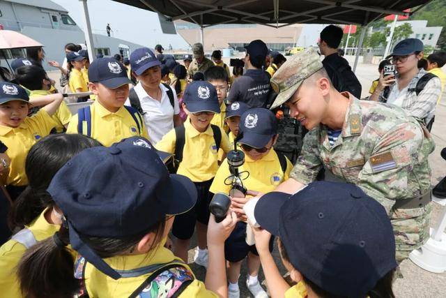 駐香港部隊組織香港青少年愛國主義和國防教育軍事體驗營活動