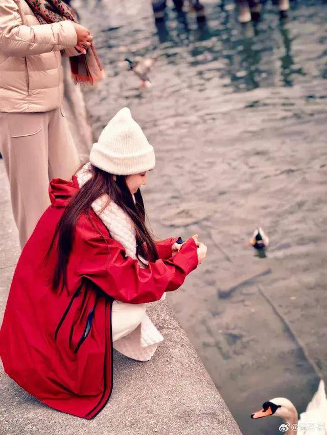 離婚後的黃聖依，已出國瑞士留學深造工商管理，最新發文曬留學生活