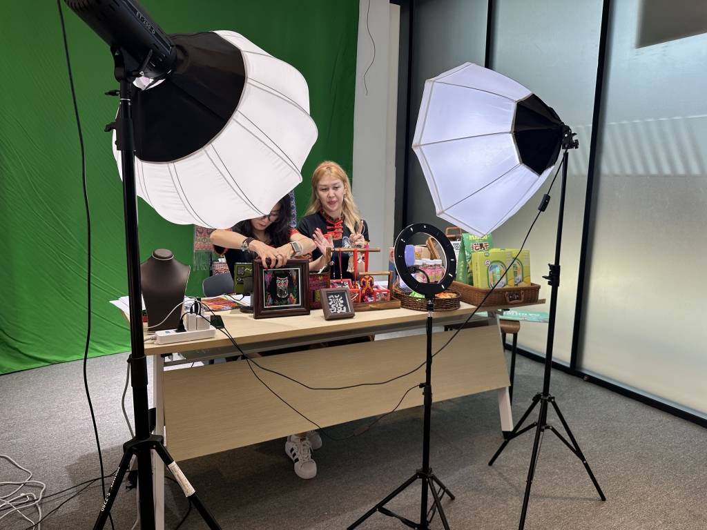 開放加速度｜外籍實習生、在海外留學工作15年的人，為何都來海南做直播？