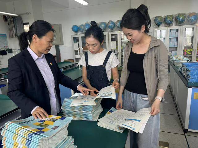 鄭州高新區蓮花街小學開展作業專項檢查
