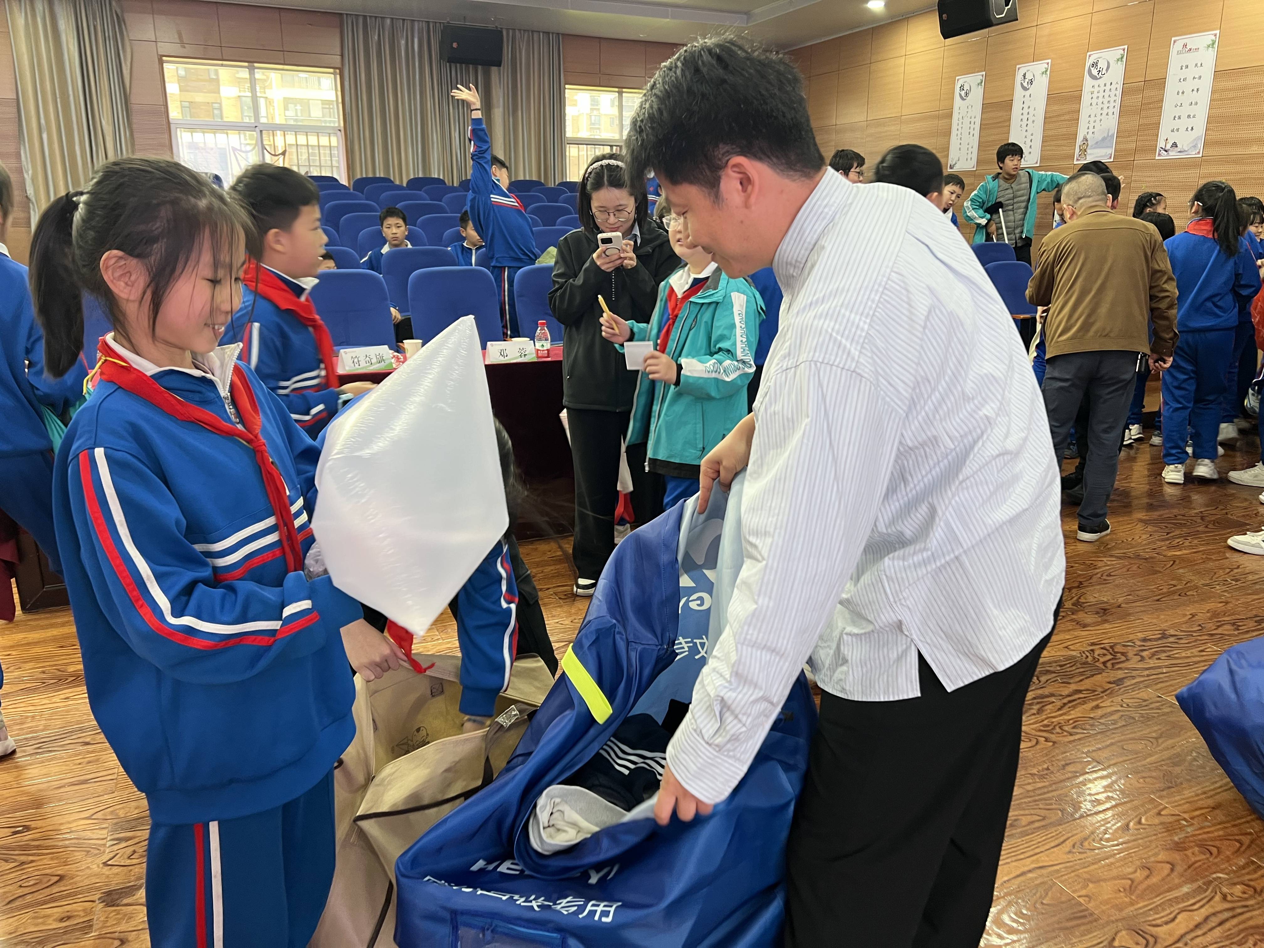 “衣” 起愛地球！楓樹山大橋小學萌娃們播種綠色太空夢