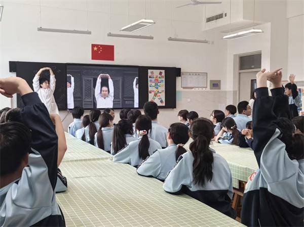 陽信縣中醫醫院走進縣實驗中學開展脊柱側彎篩查活動