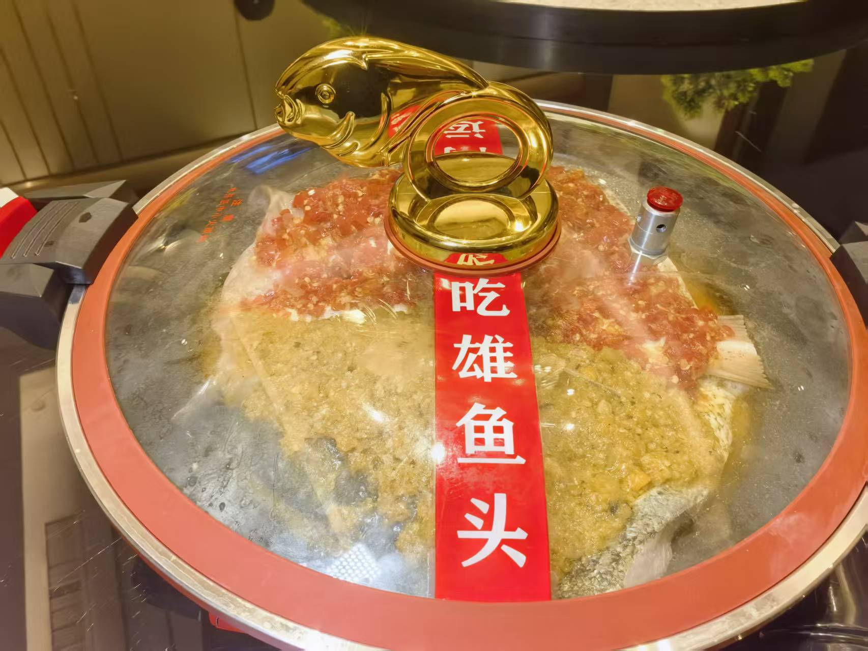 打破高階酒店美食“壁壘”武漢山水富麗華酒店啟幕小龍蝦節