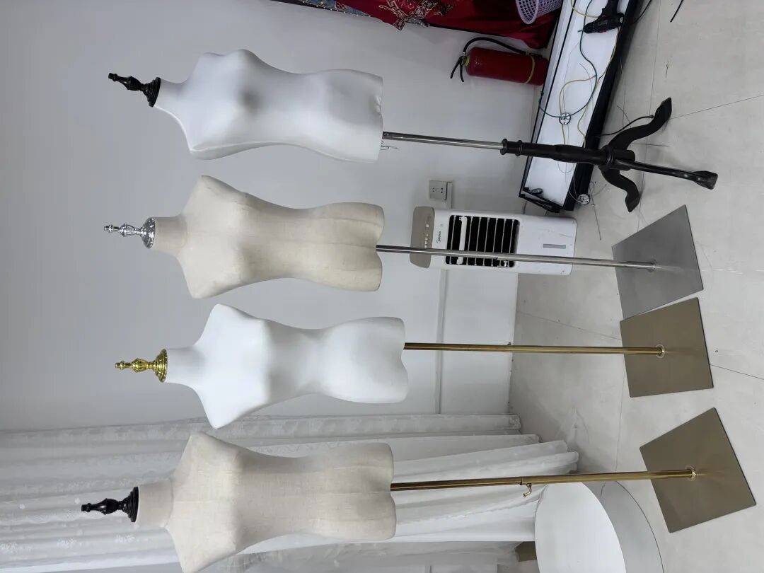 【4月24日鳳岡資訊網二手資訊】雙面（單面）帶鬥貨架/煤氣瓶、服裝店模特、電動車、履帶旋耕機、展示櫃等