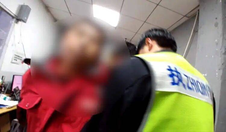 快遞員把7999元手機放門口，買家沒收到！20多天後，手機自己“報警”了