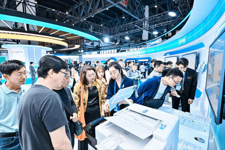 AI賦能教育全場景 希沃亮相第87屆中國教育裝備展