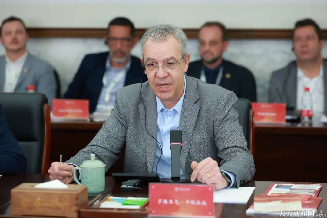 巴西28所大學校長來訪人大