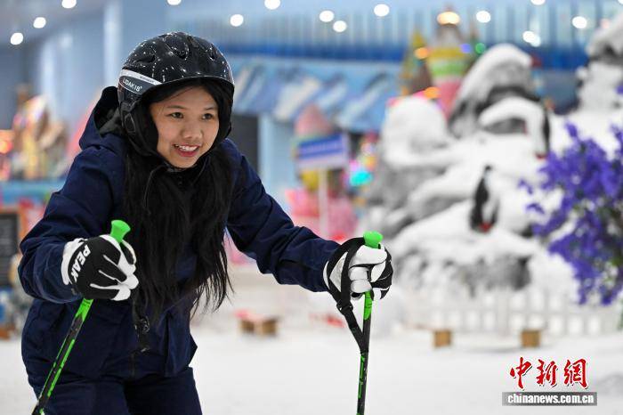 東南亞、南亞留學生“春城”昆明體驗冰雪運動魅力